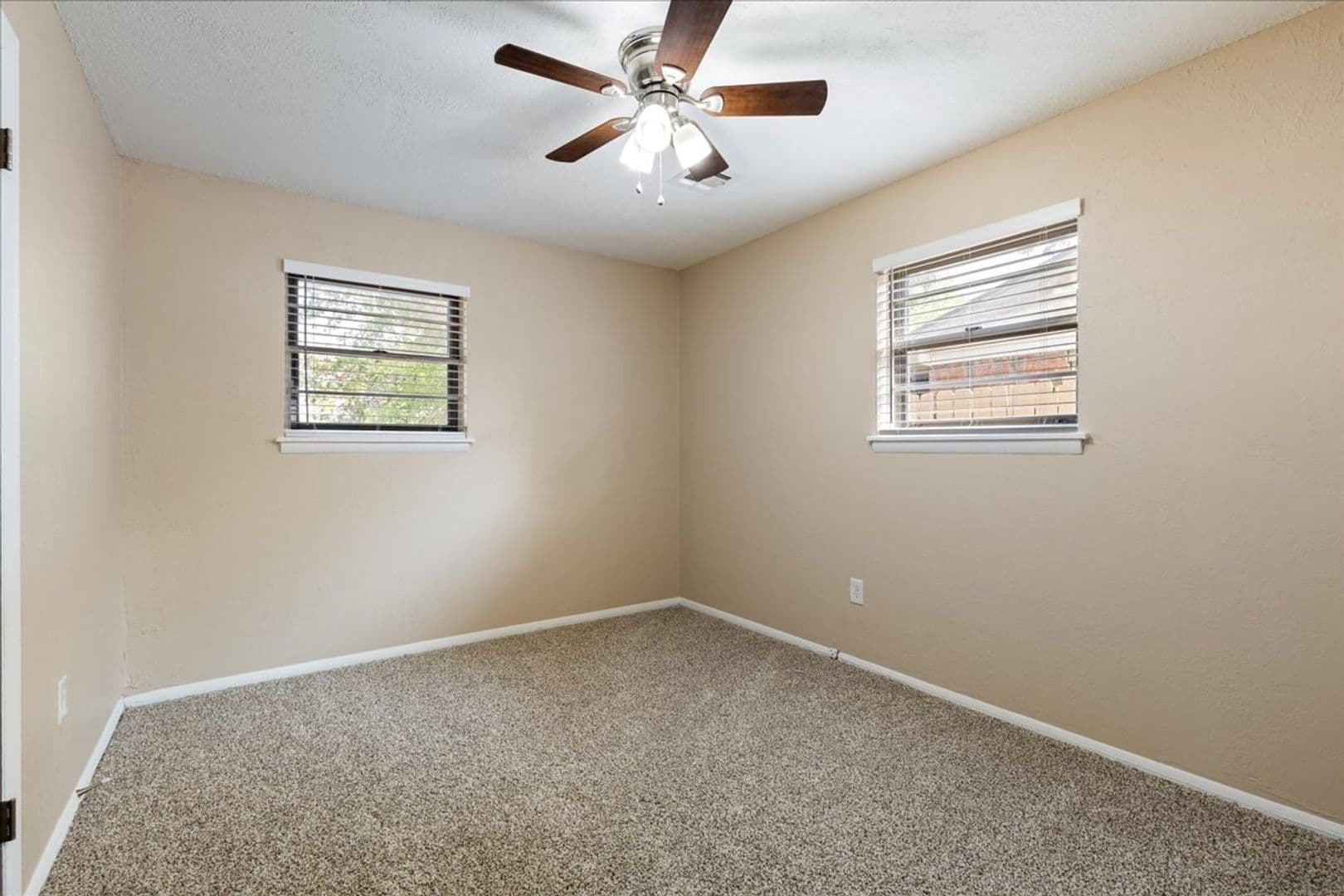 Lawton House: 118 NE Angus St