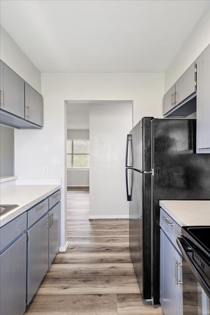Lawton Apartment: 4009 NW Ozmun Ave - 4009-C10