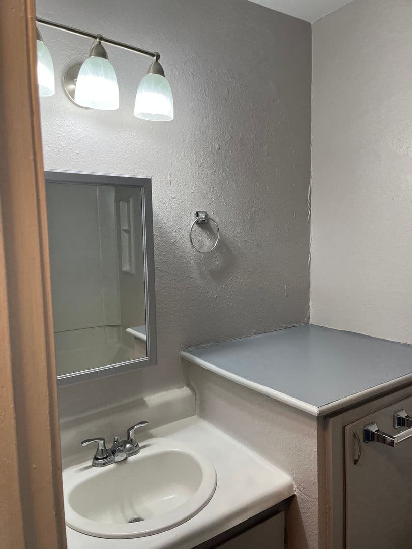 Lawton Apartment: 2525 NW 38th