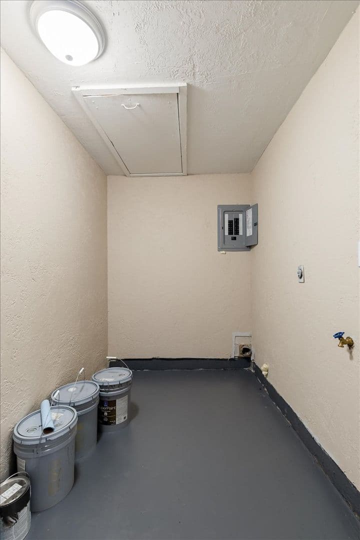 Lawton House: 118 NE Angus St