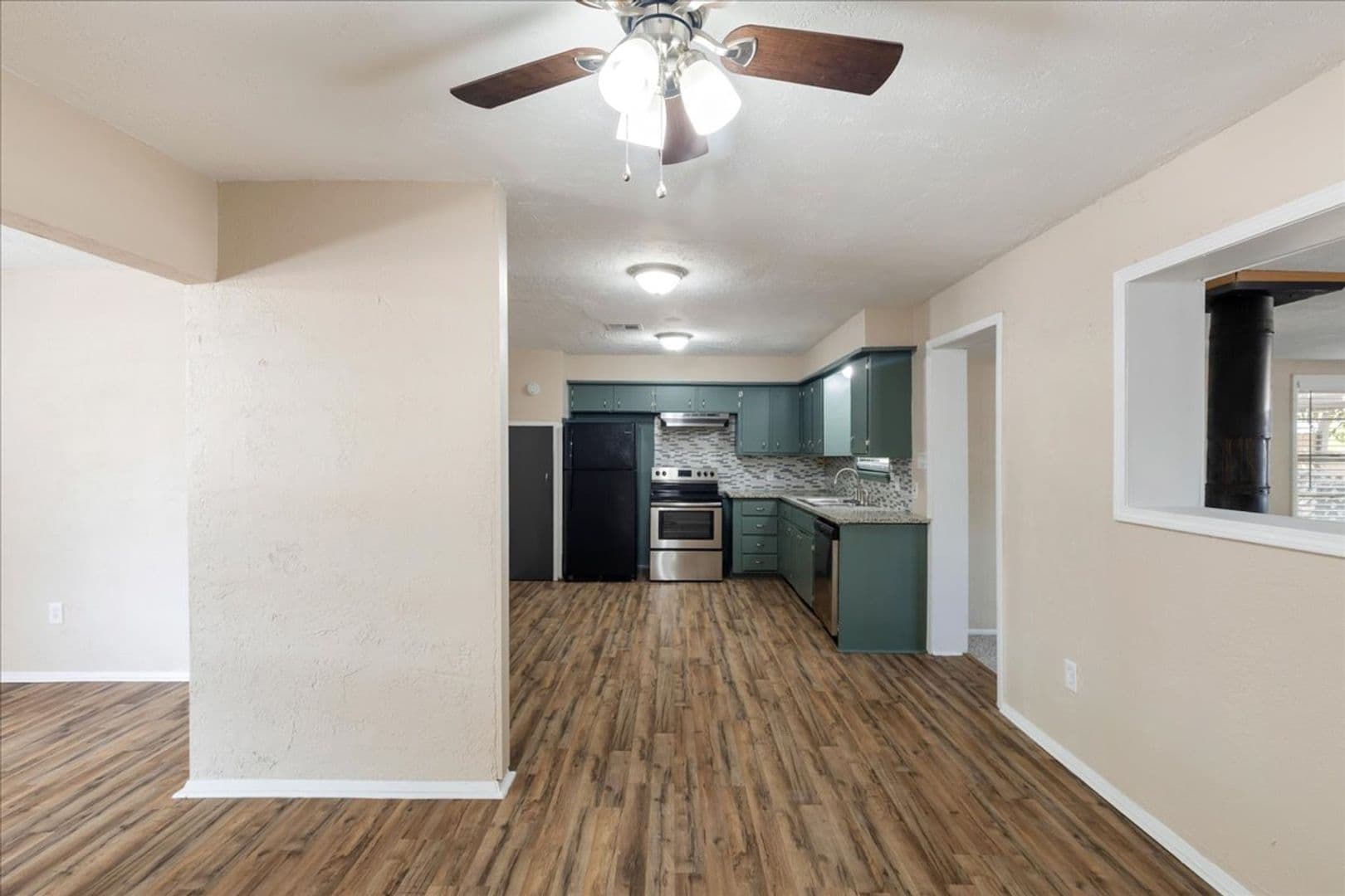 Lawton House: 118 NE Angus St
