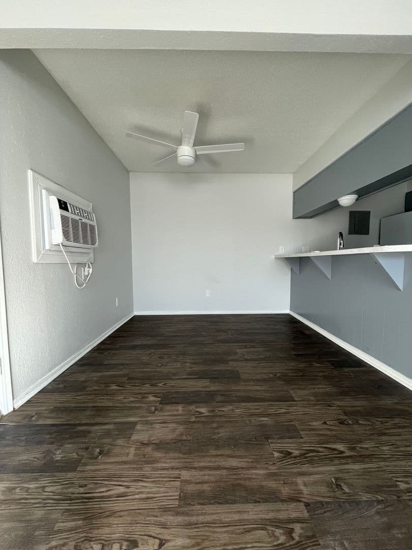 Lawton Apartment: 4005 NW Ozmun Ave - 4005-B9