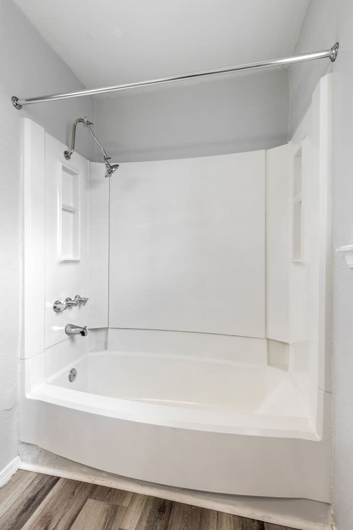 Lawton Apartment: 4009 NW Ozmun Ave - 4009-C10