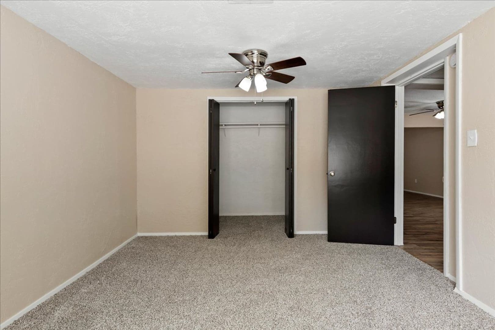 Lawton House: 118 NE Angus St