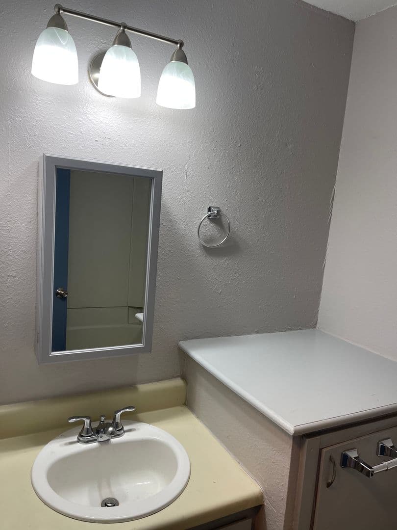 Lawton Apartment: 2525 NW 38th