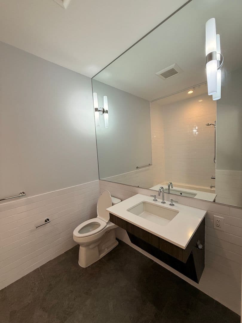 New Haven Apartment: 703 Whitney Avenue