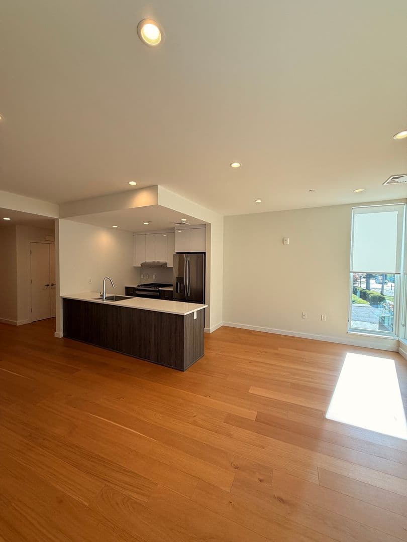 New Haven Apartment: 703 Whitney Avenue