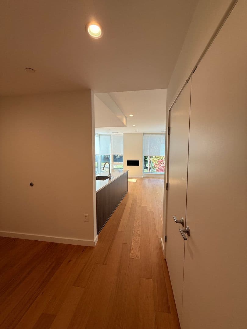 New Haven Apartment: 703 Whitney Avenue