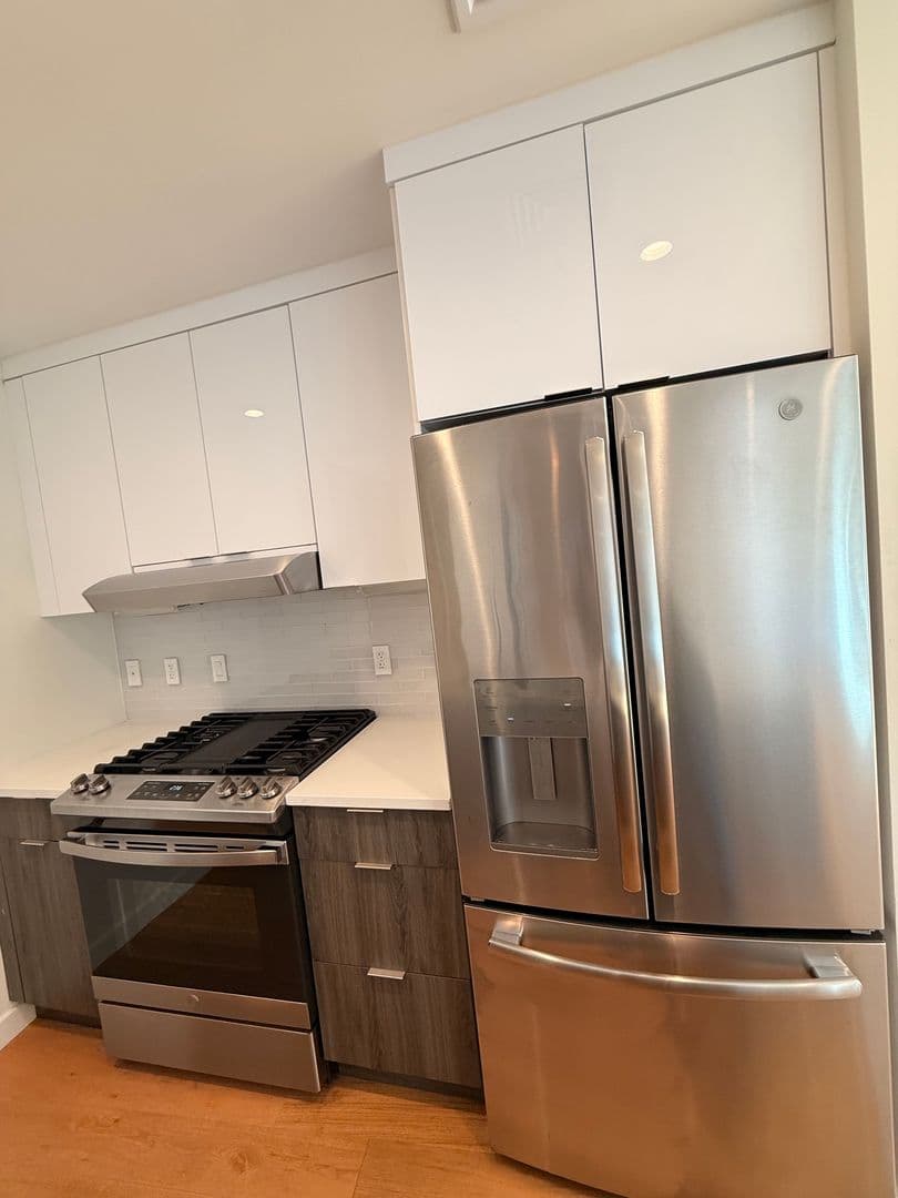 New Haven Apartment: 703 Whitney Avenue