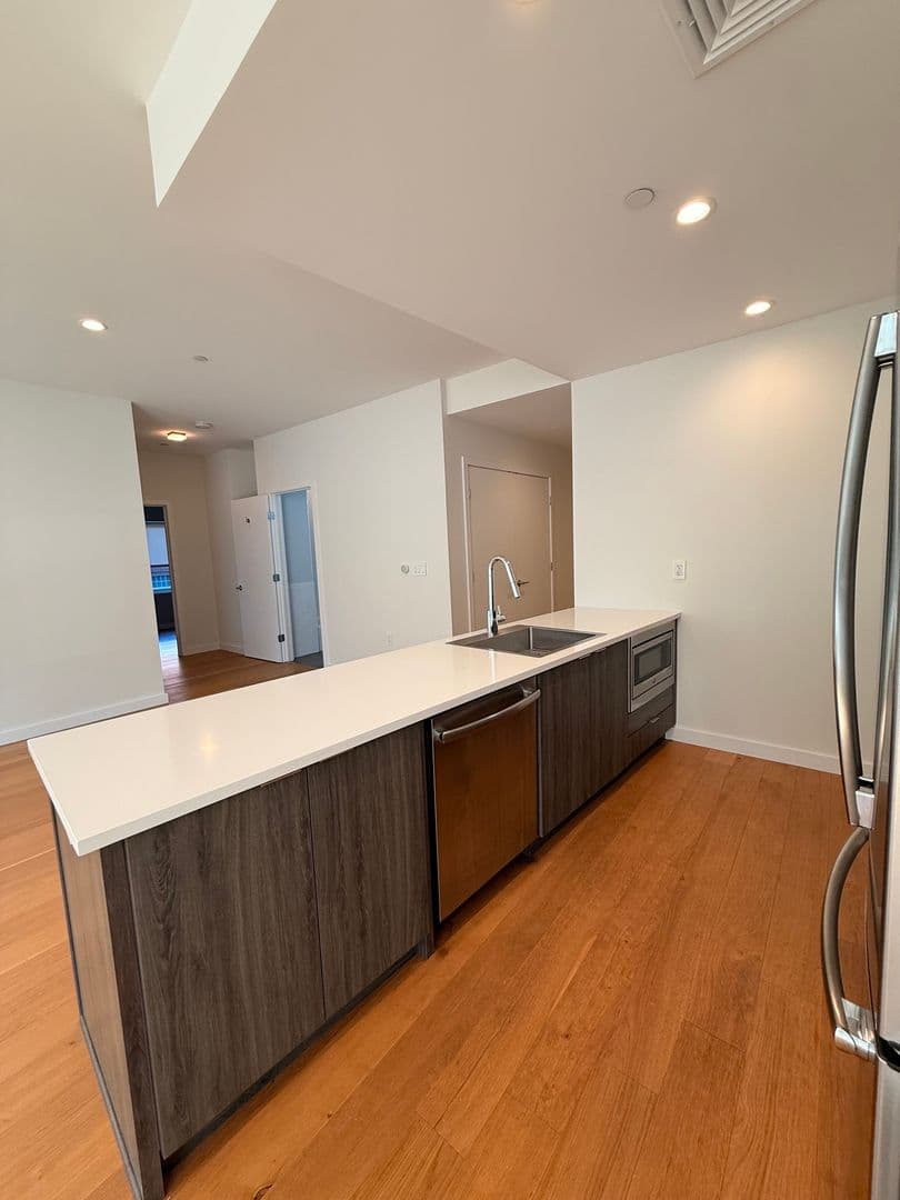 New Haven Apartment: 703 Whitney Avenue