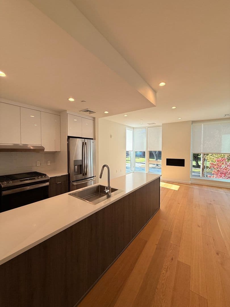 New Haven Apartment: 703 Whitney Avenue