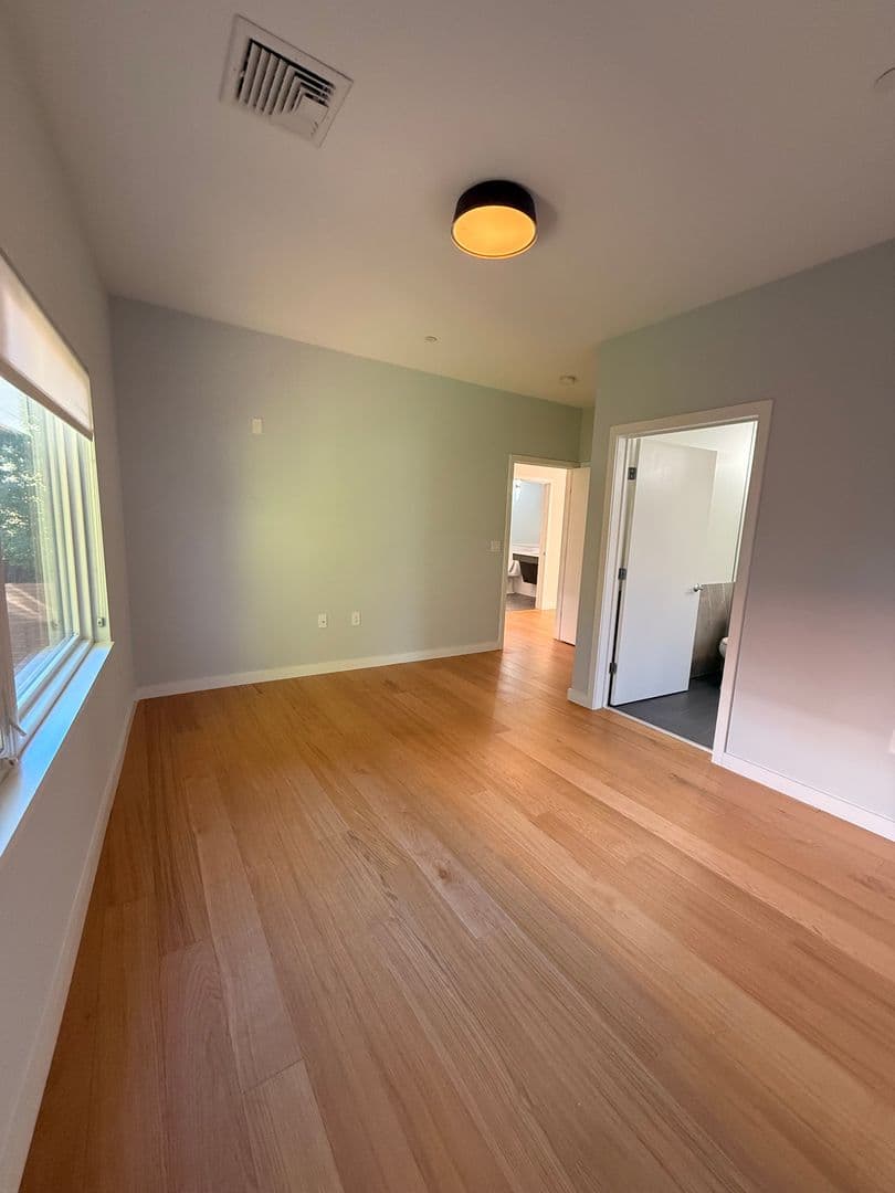 New Haven Apartment: 703 Whitney Avenue