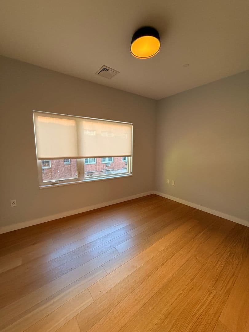 New Haven Apartment: 703 Whitney Avenue