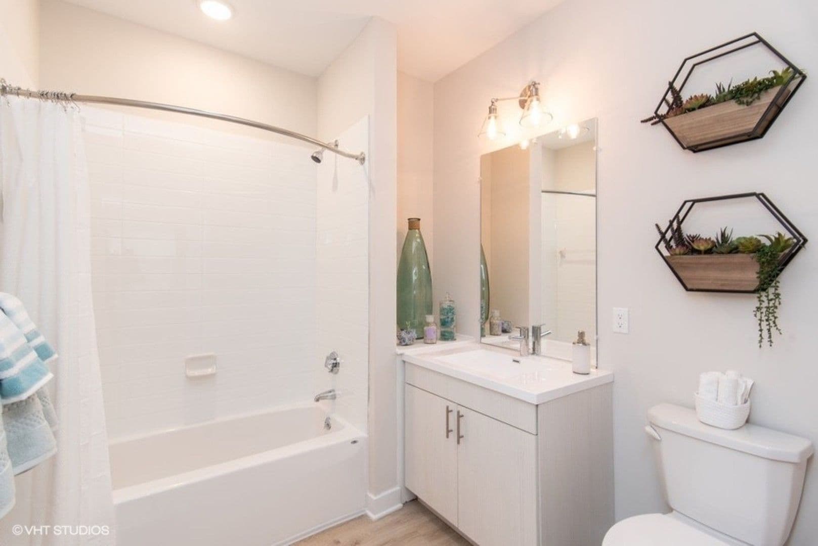 Windsor Apartment: 100 Lexington St.