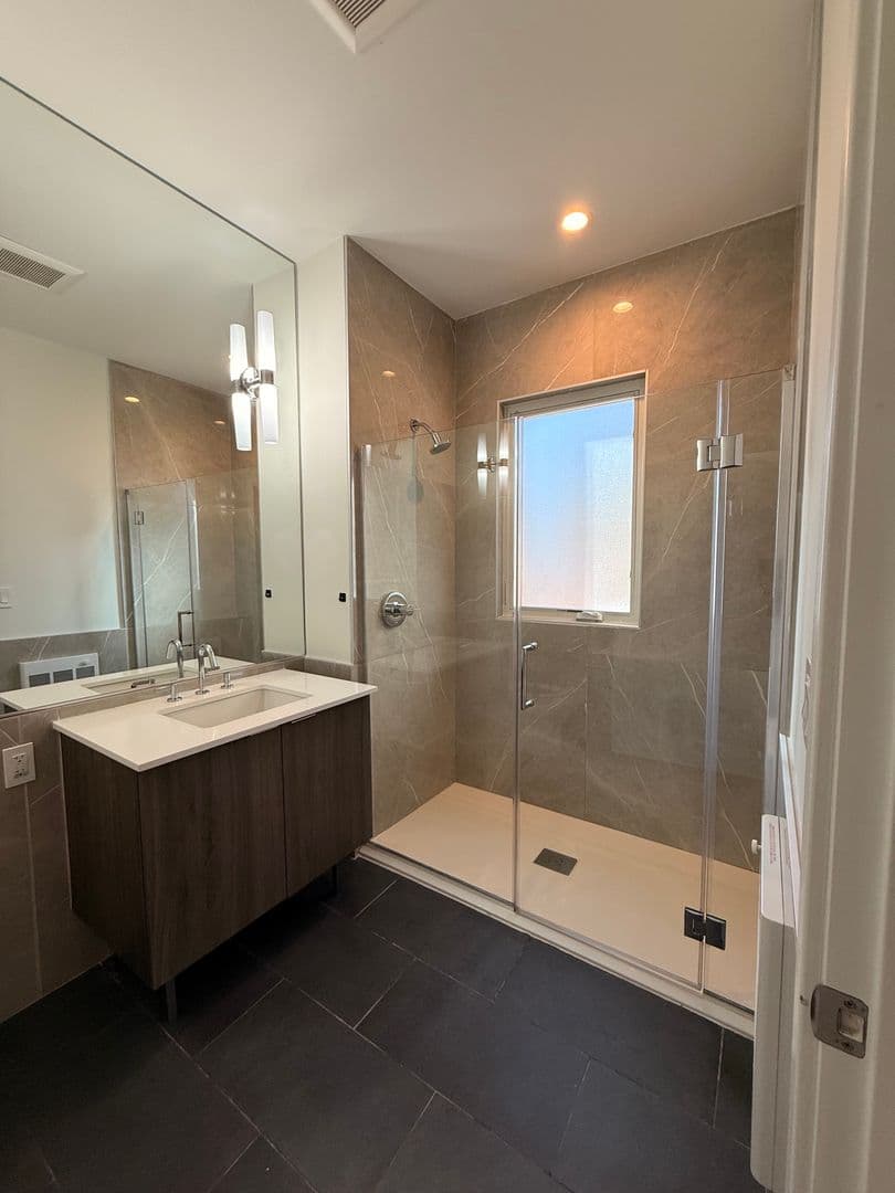 New Haven Apartment: 703 Whitney Avenue
