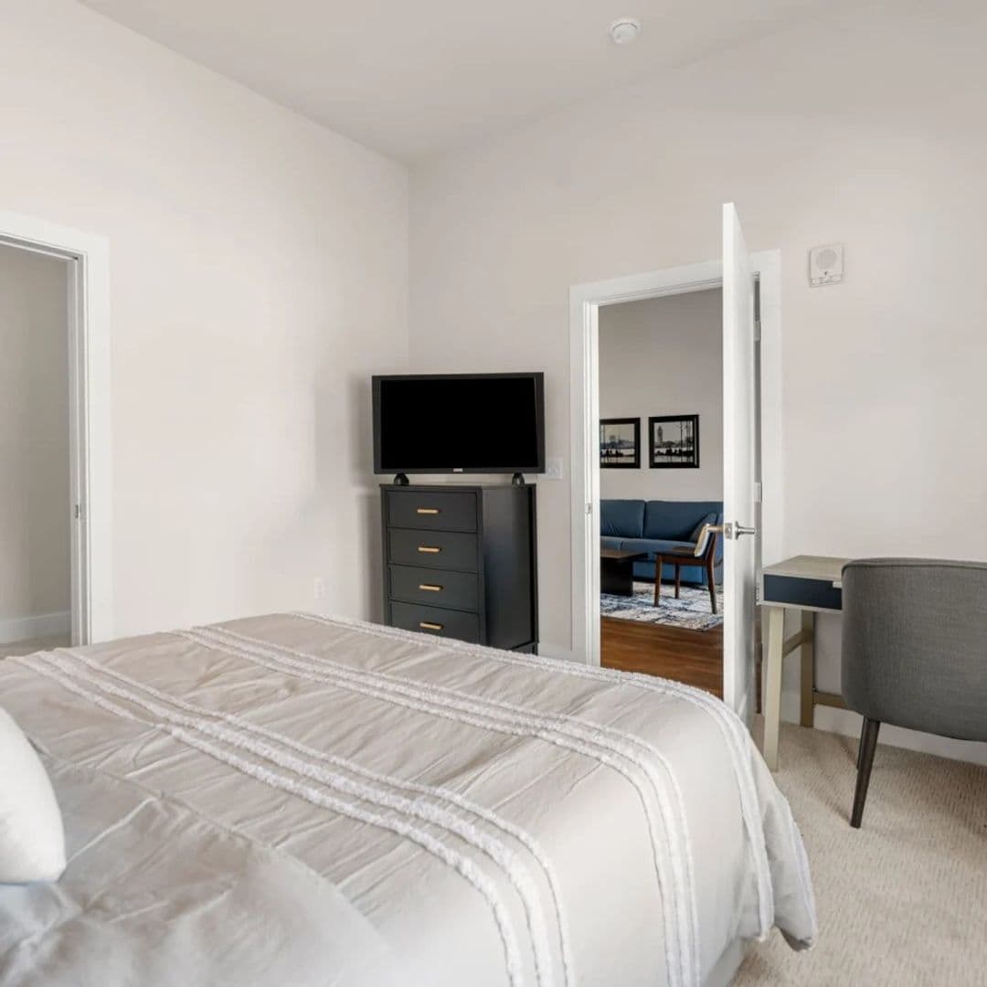Meriden Apartment: 105 Pomeroy Ave,