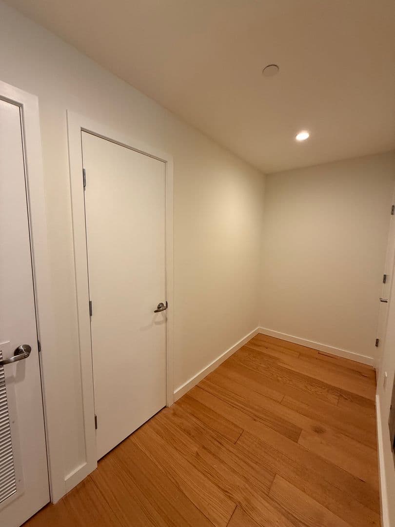 New Haven Apartment: 703 Whitney Avenue