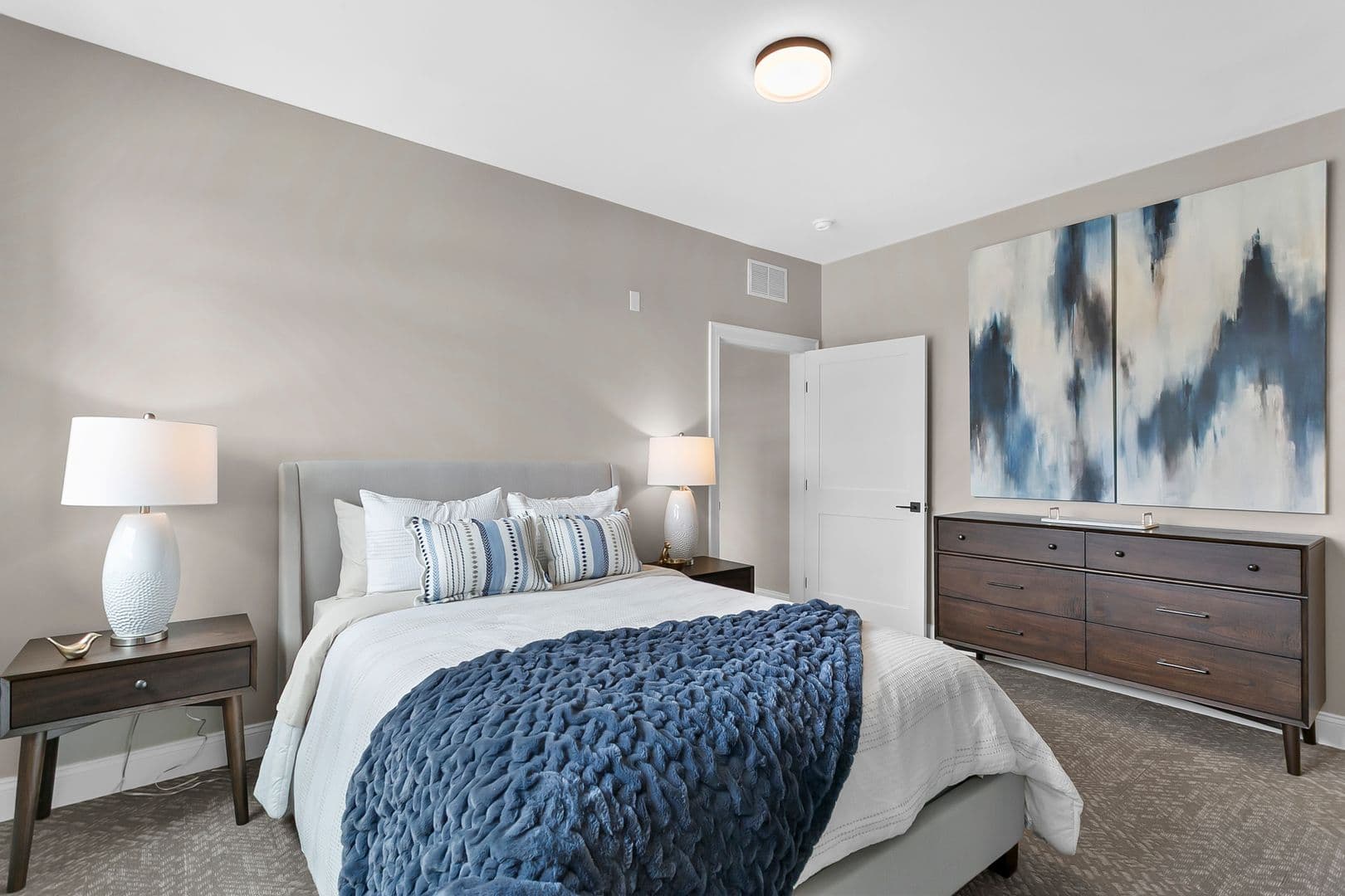 West Hartford Apartment: 920 Farmington Avenue