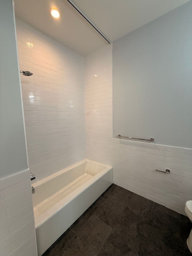 New Haven Apartment: 703 Whitney Avenue