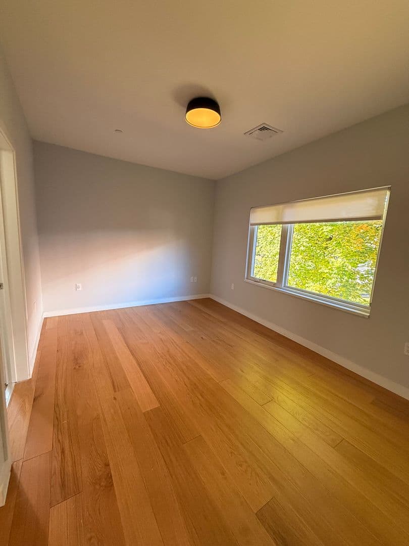 New Haven Apartment: 703 Whitney Avenue