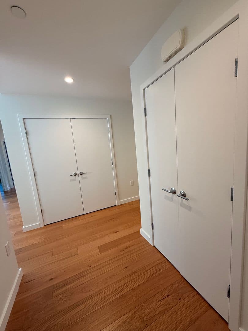 New Haven Apartment: 703 Whitney Avenue