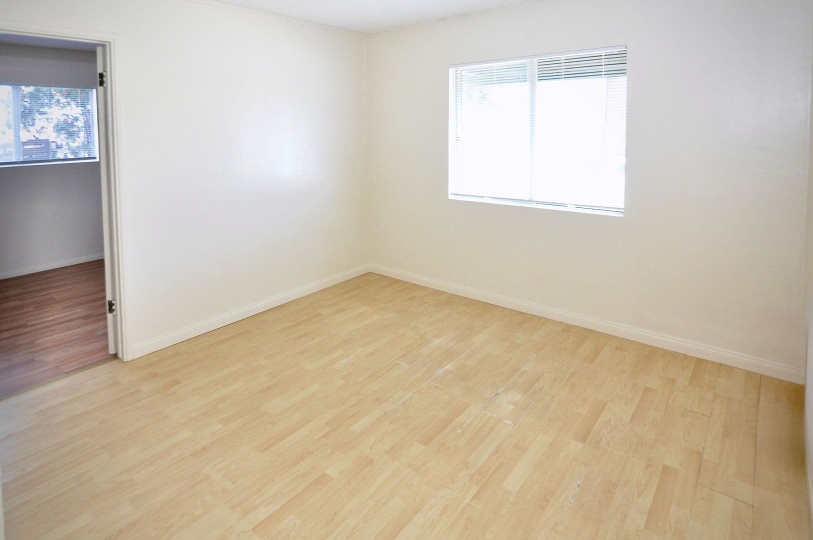 Lakeside Apartment: 11665 Woodside Ave.