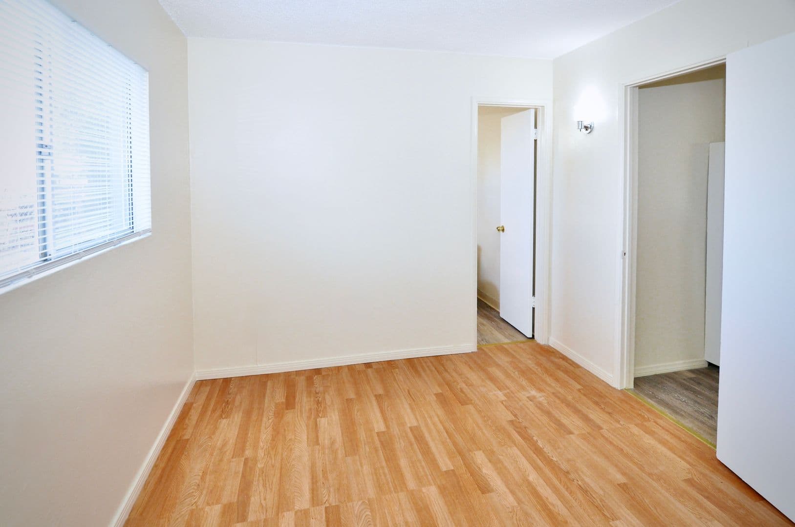Lakeside Apartment: 11665 Woodside Ave.