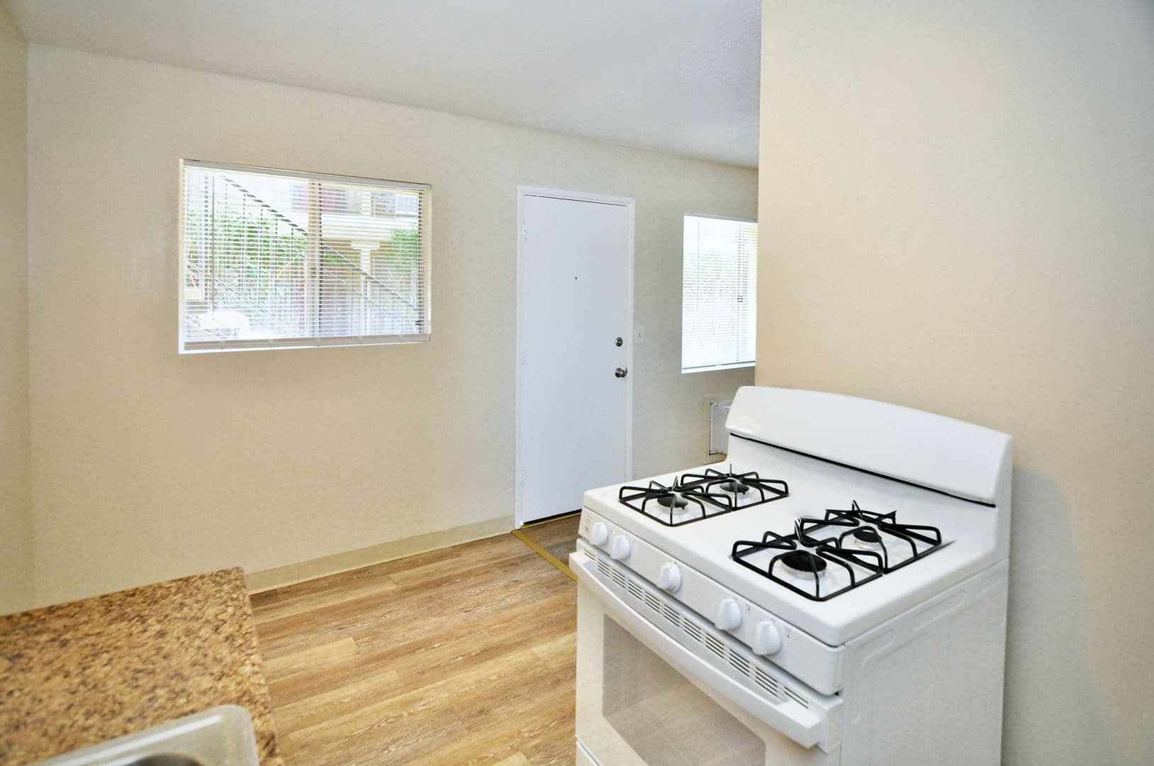 Lakeside Apartment: 11665 Woodside Ave.