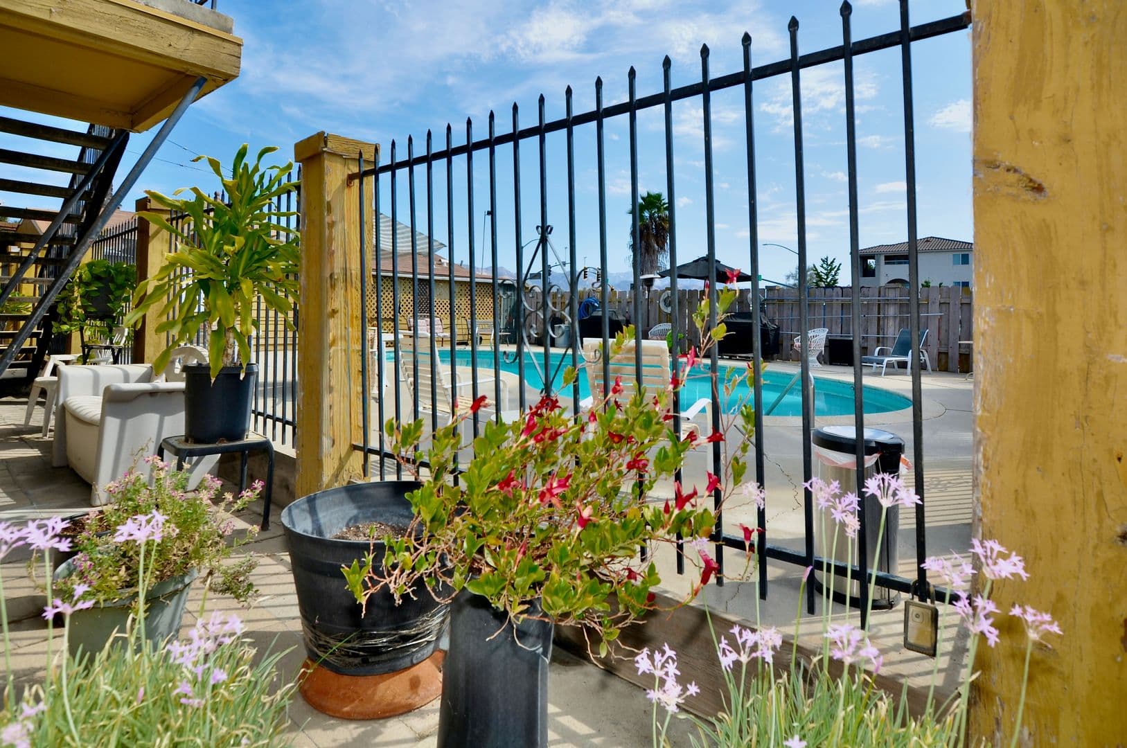 Lakeside Apartment: 11665 Woodside Ave.