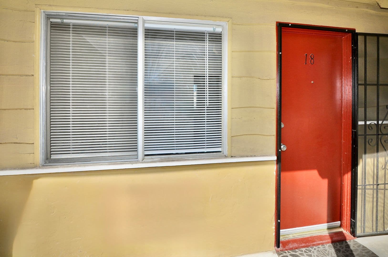 Lakeside Apartment: 11665 Woodside Ave.