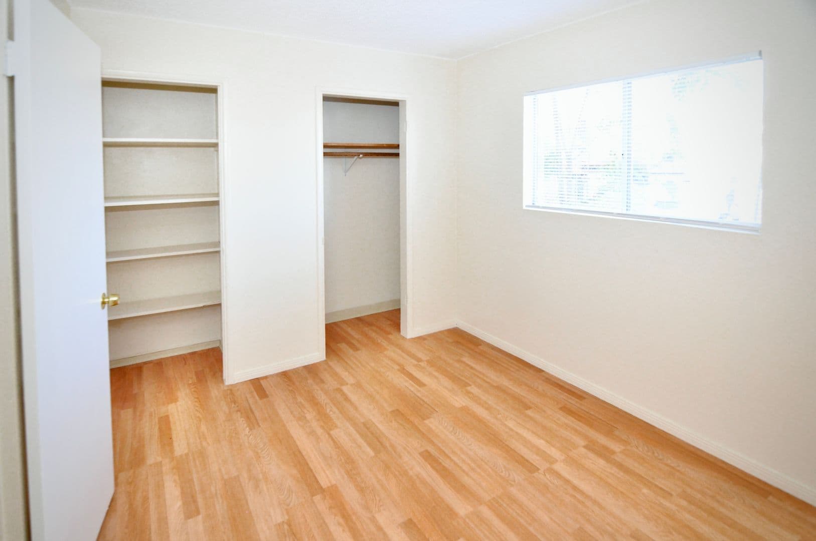 Lakeside Apartment: 11665 Woodside Ave.