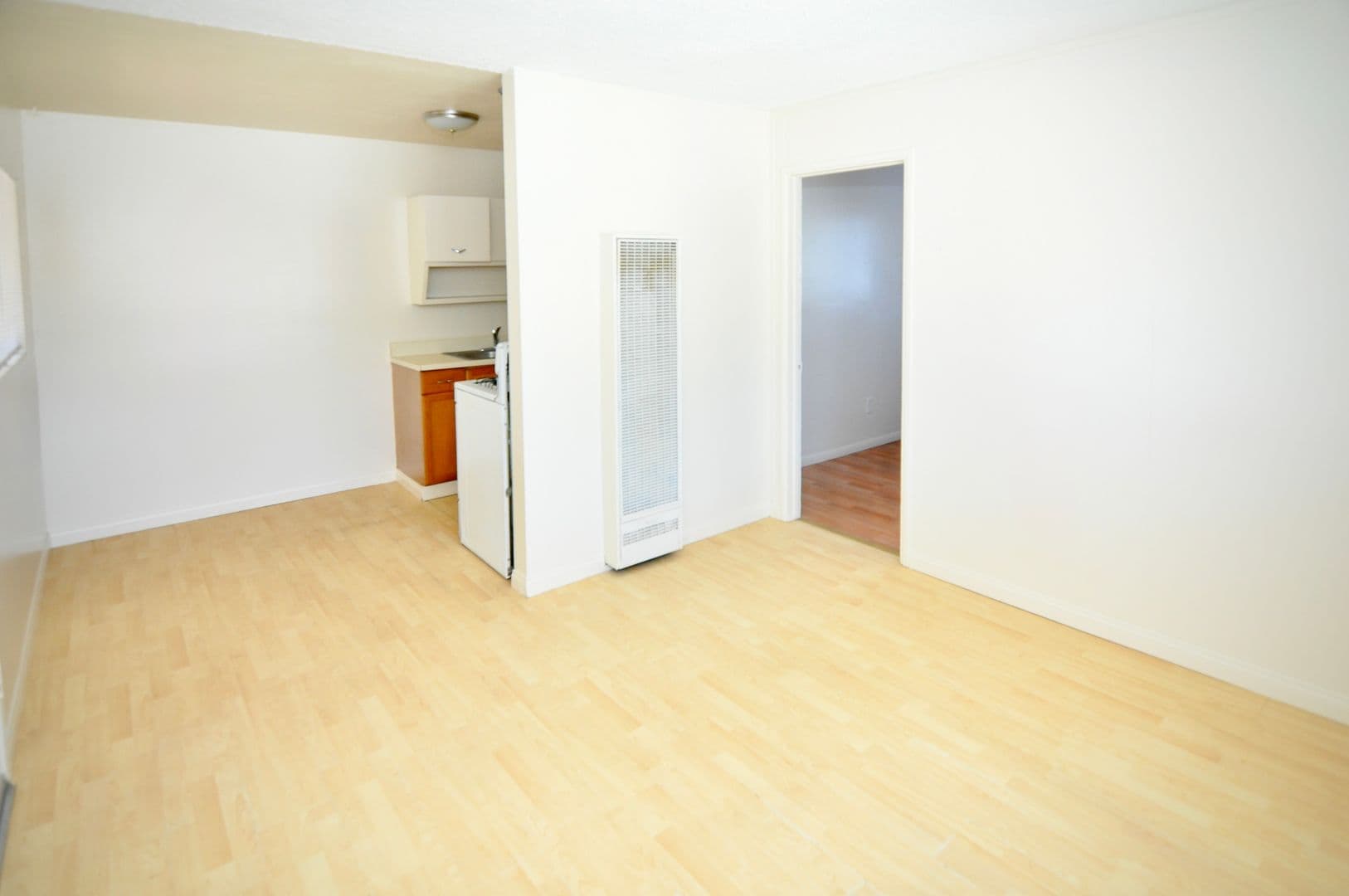 Lakeside Apartment: 11665 Woodside Ave.
