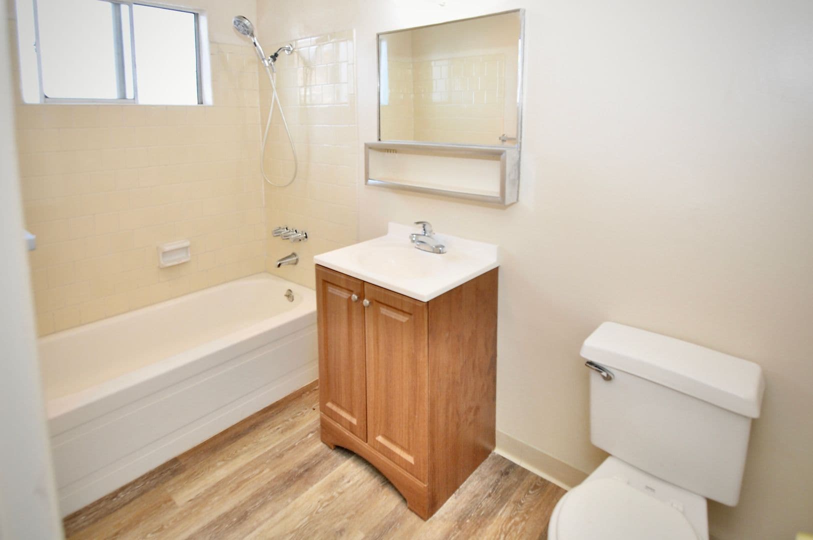 Lakeside Apartment: 11665 Woodside Ave.