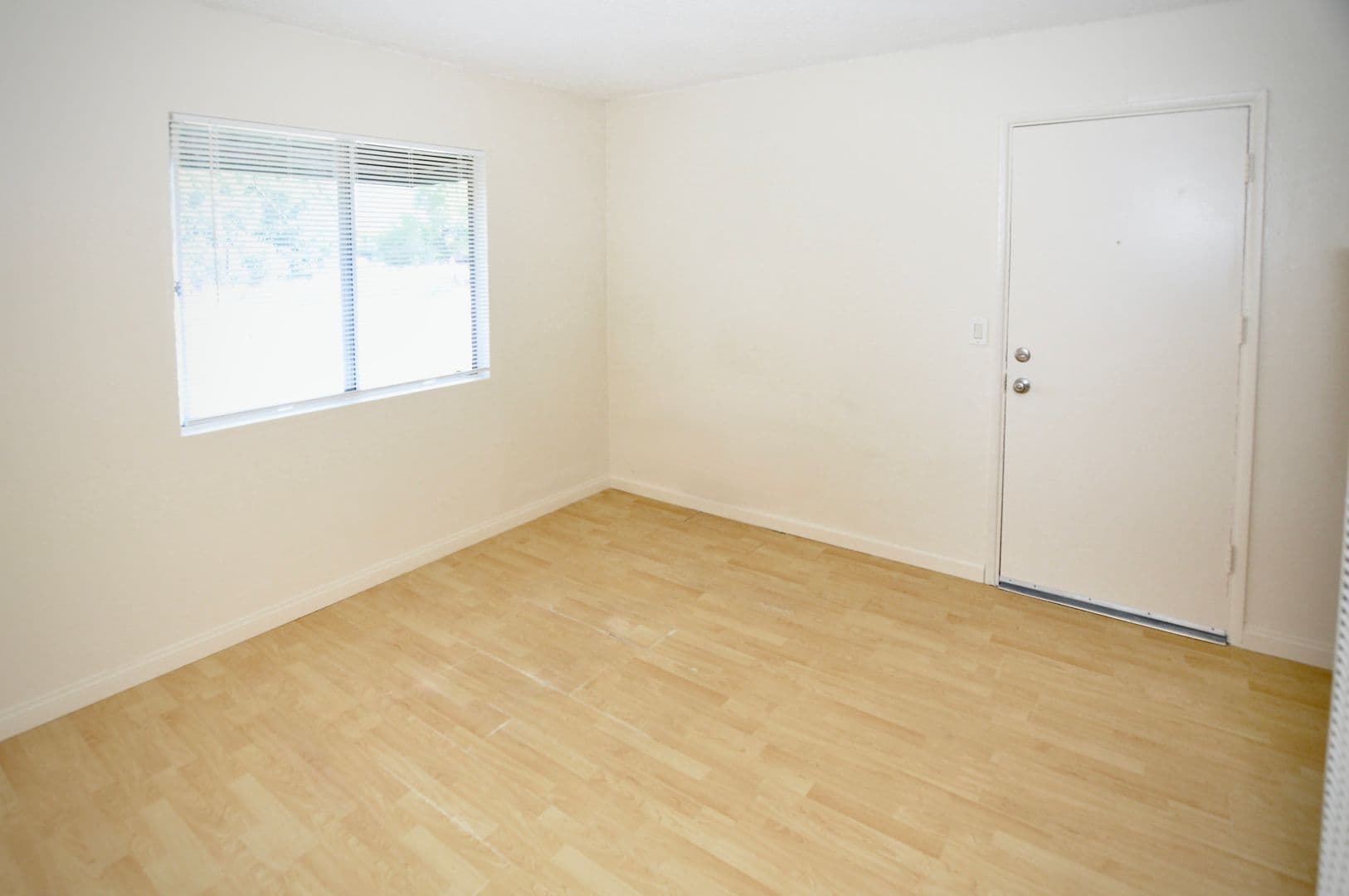 Lakeside Apartment: 11665 Woodside Ave.