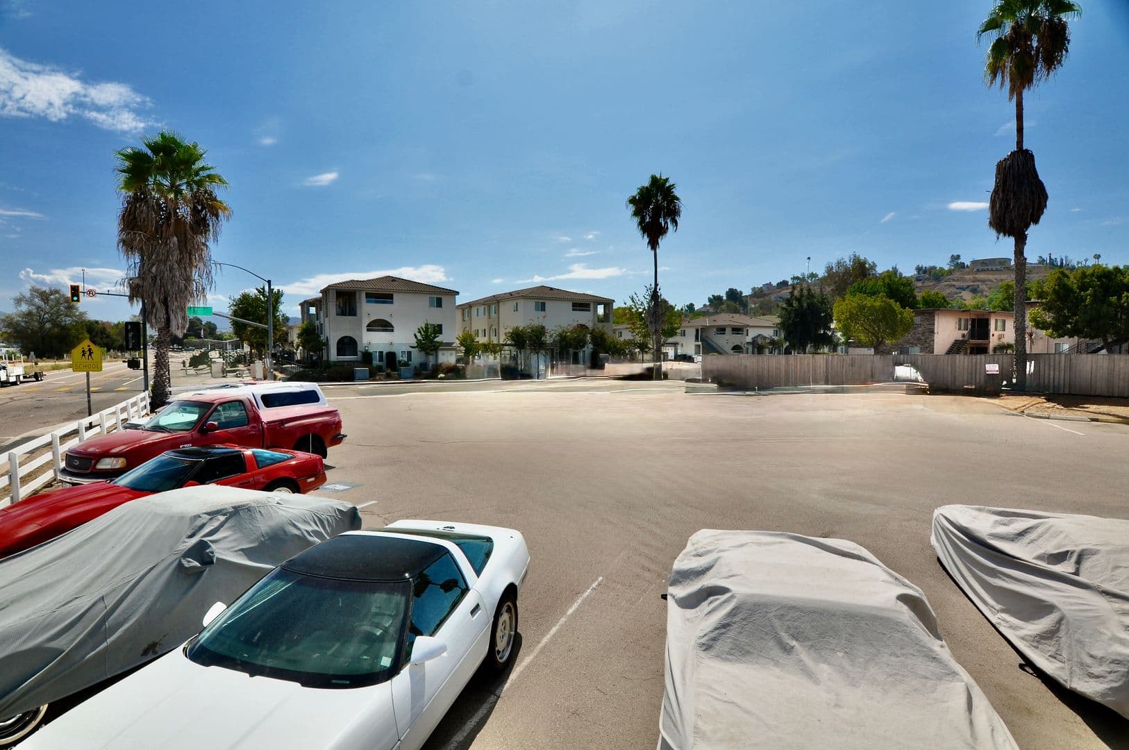 Lakeside Apartment: 11665 Woodside Ave.