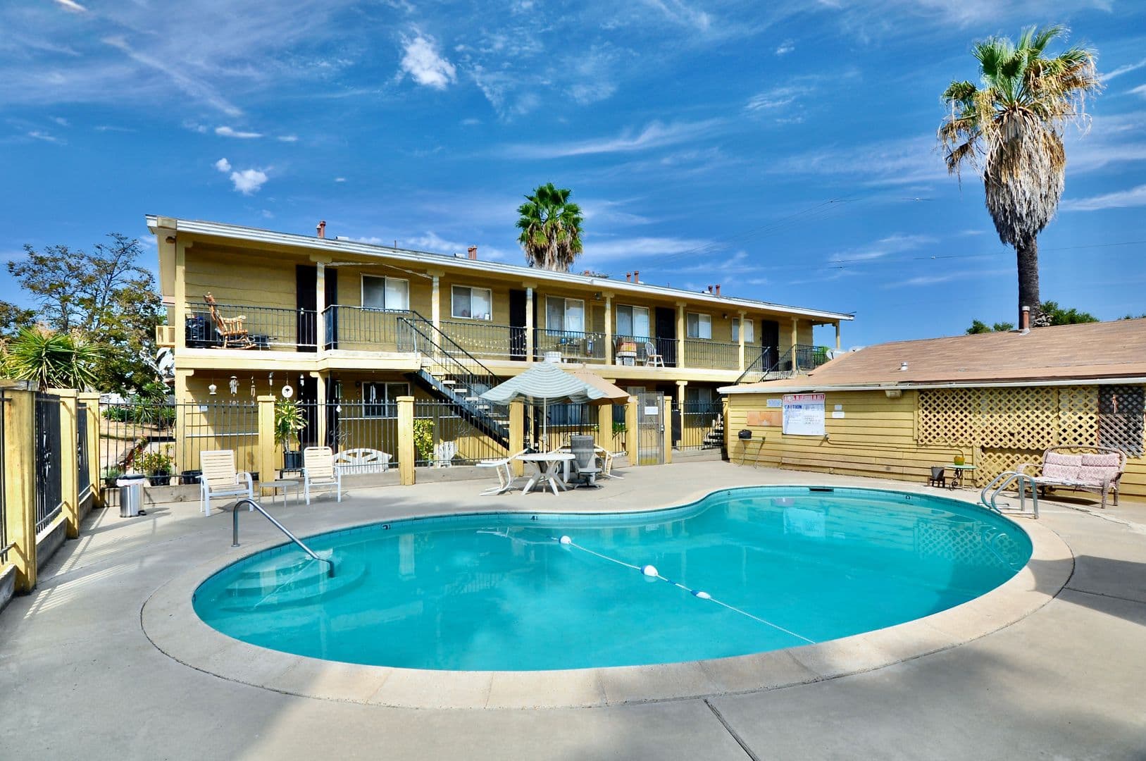 Lakeside Apartment: 11665 Woodside Ave.