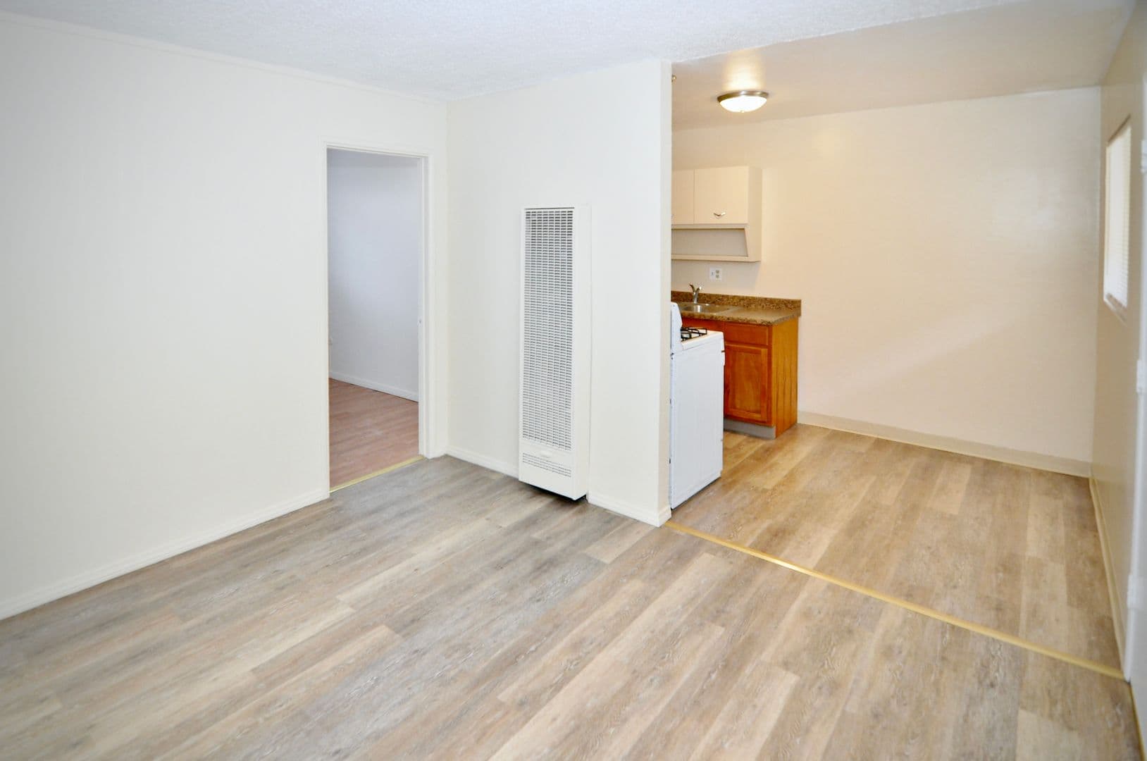 Lakeside Apartment: 11665 Woodside Ave.