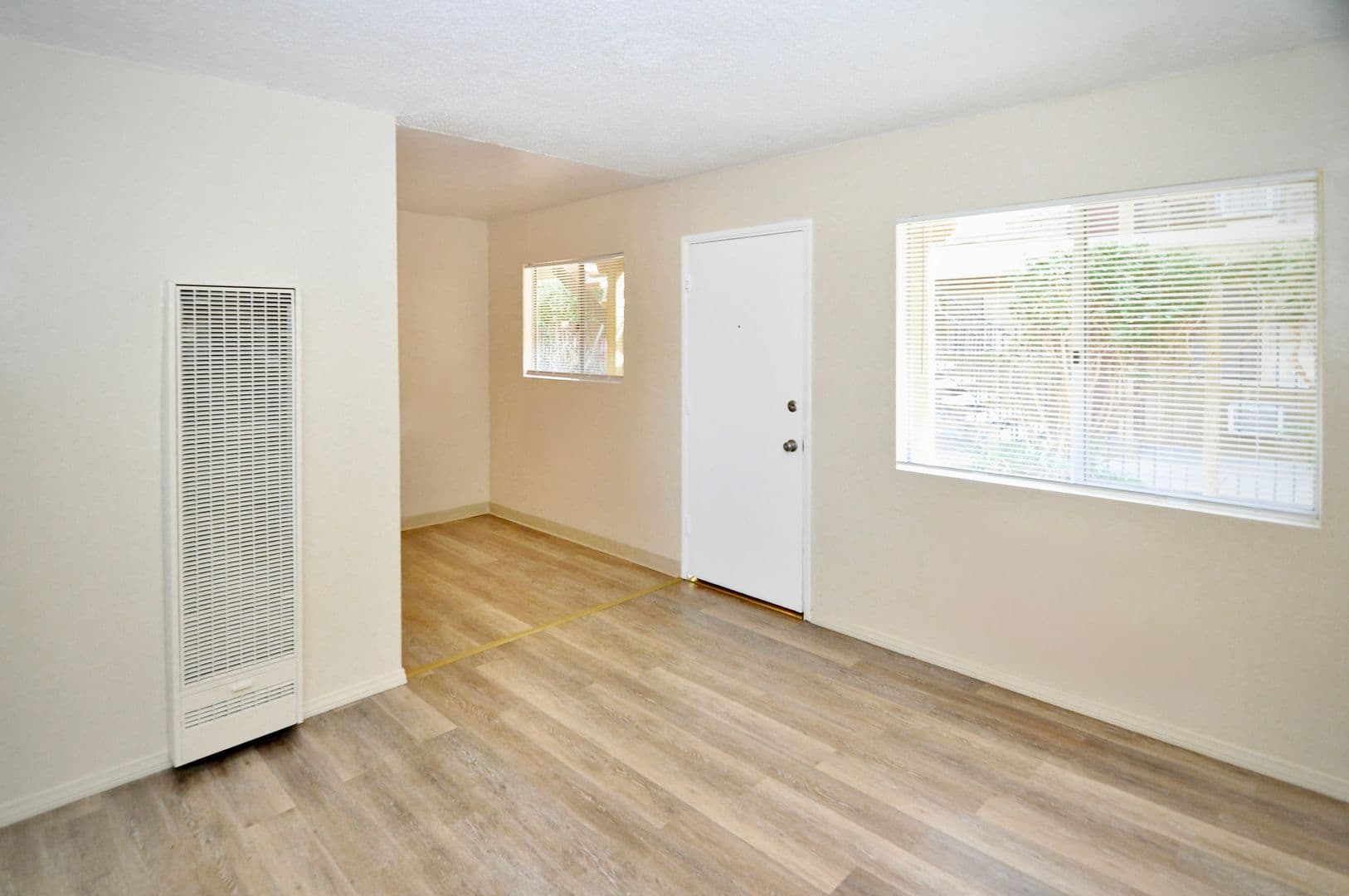 Lakeside Apartment: 11665 Woodside Ave.