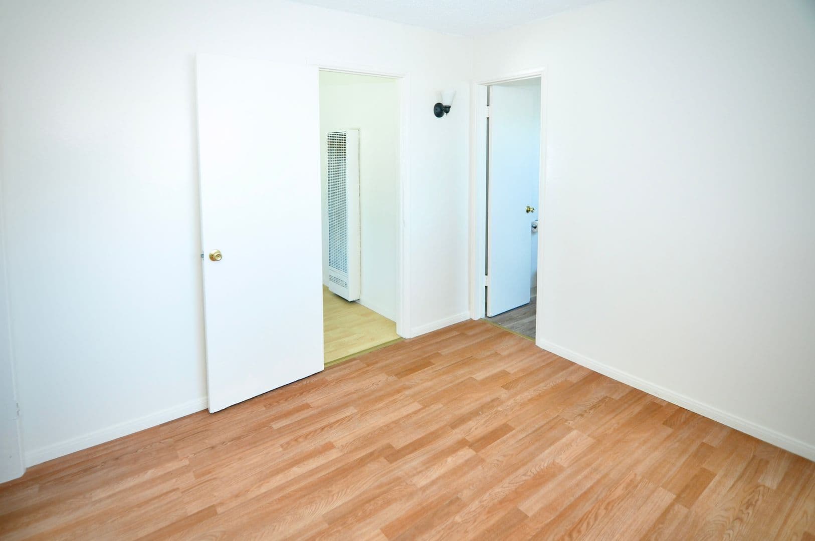 Lakeside Apartment: 11665 Woodside Ave.