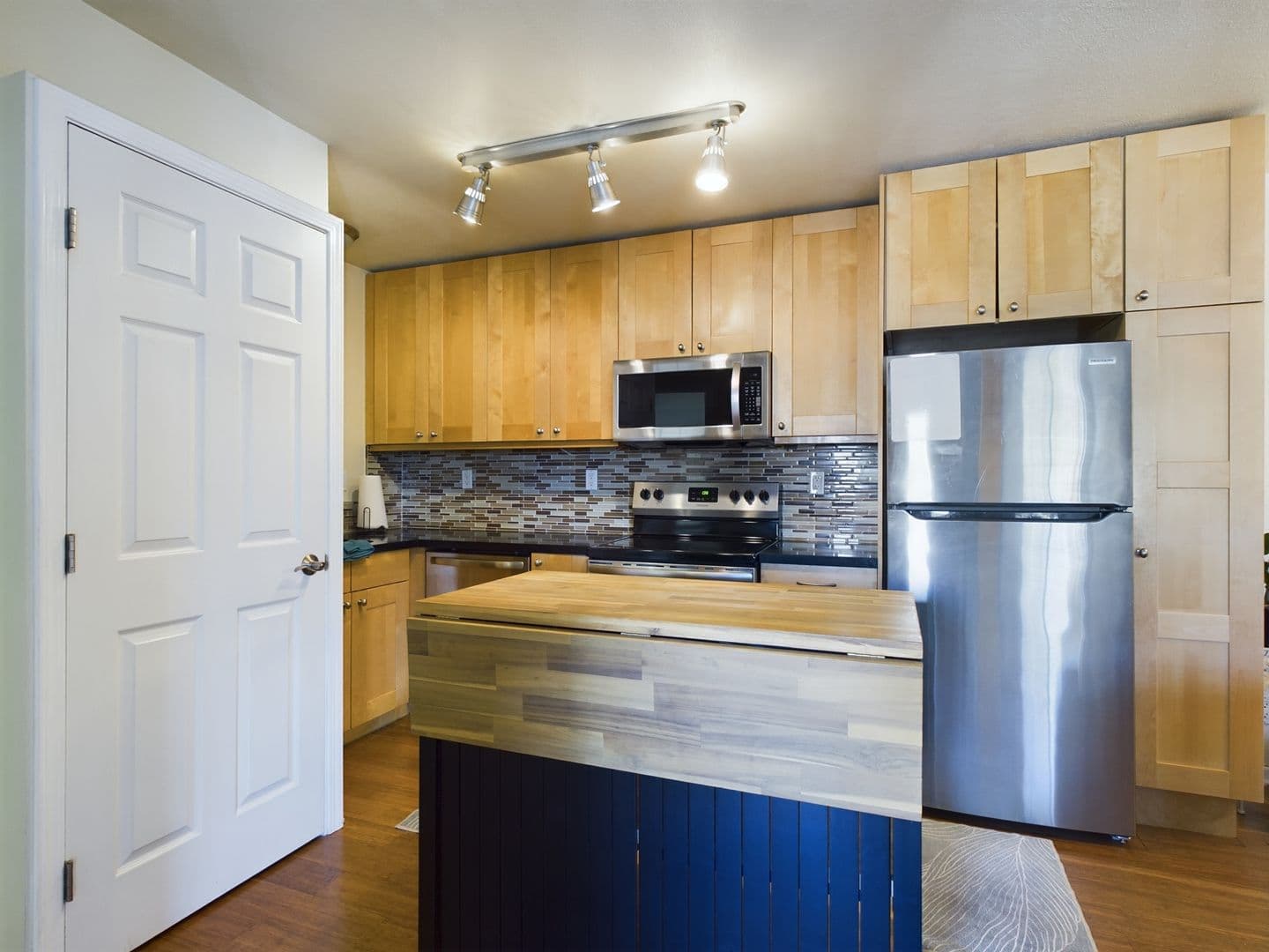Monterey Condo: 820 Casanova Ave #78