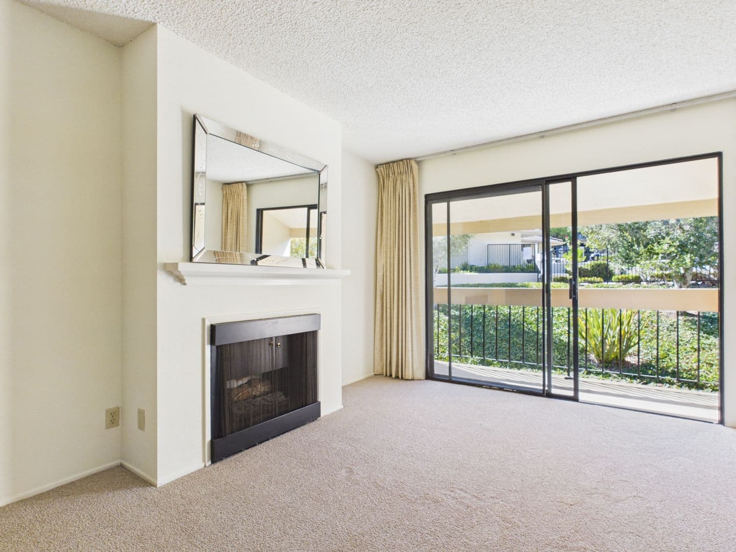 Monterey Condo: 1206 Golden Oaks Lane