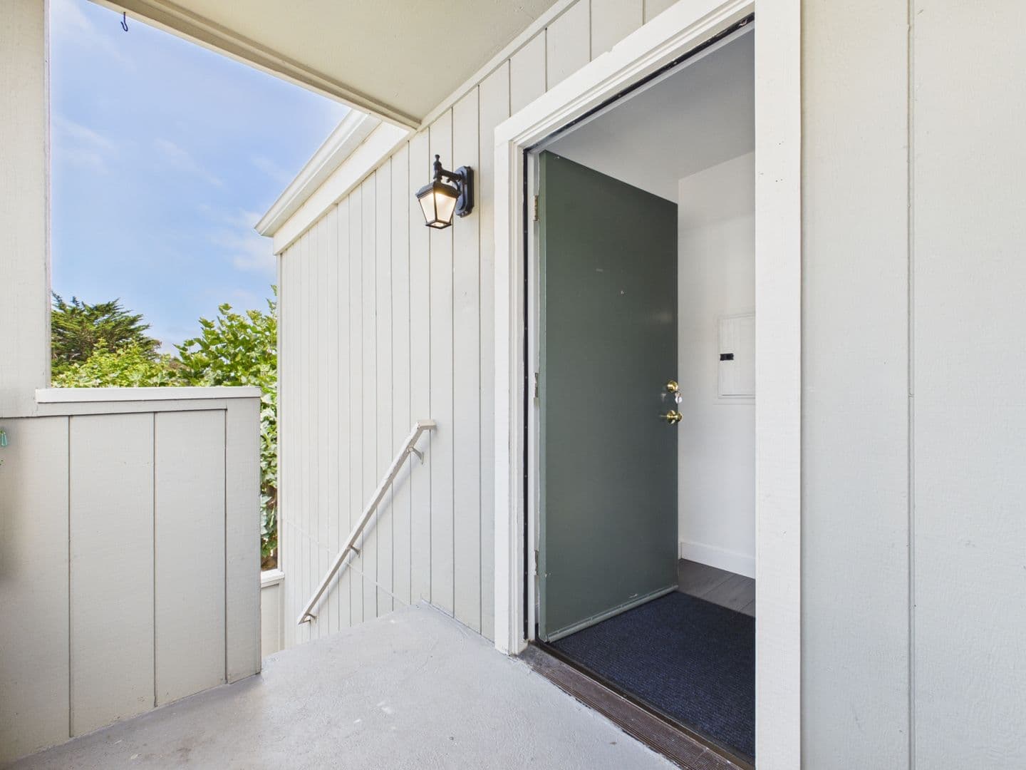 Monterey Condo: 820 Casanova Ave