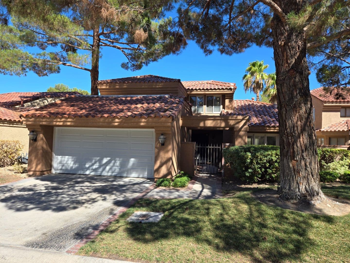 Las Vegas House: 7407 Mission Hills Dr