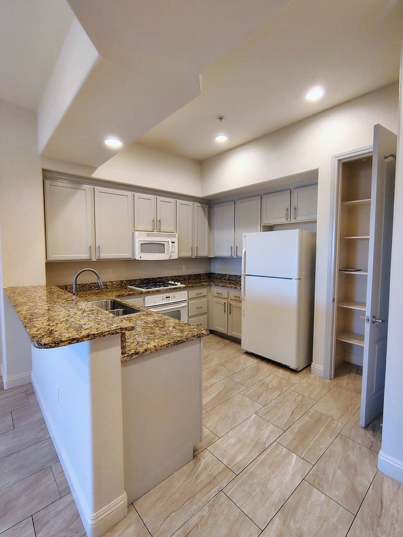 Las Vegas Condo: 32 E. Serene Ave. #104