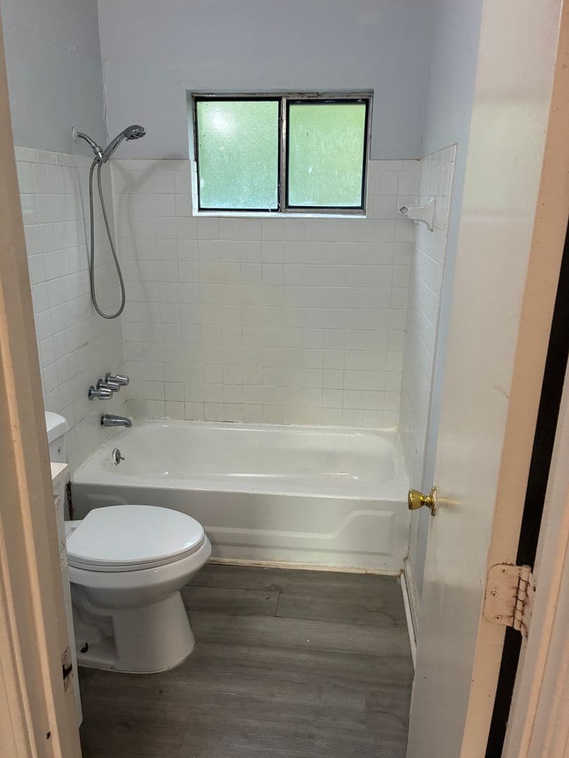 Monroeville Apartment: 530 Cecil Ln