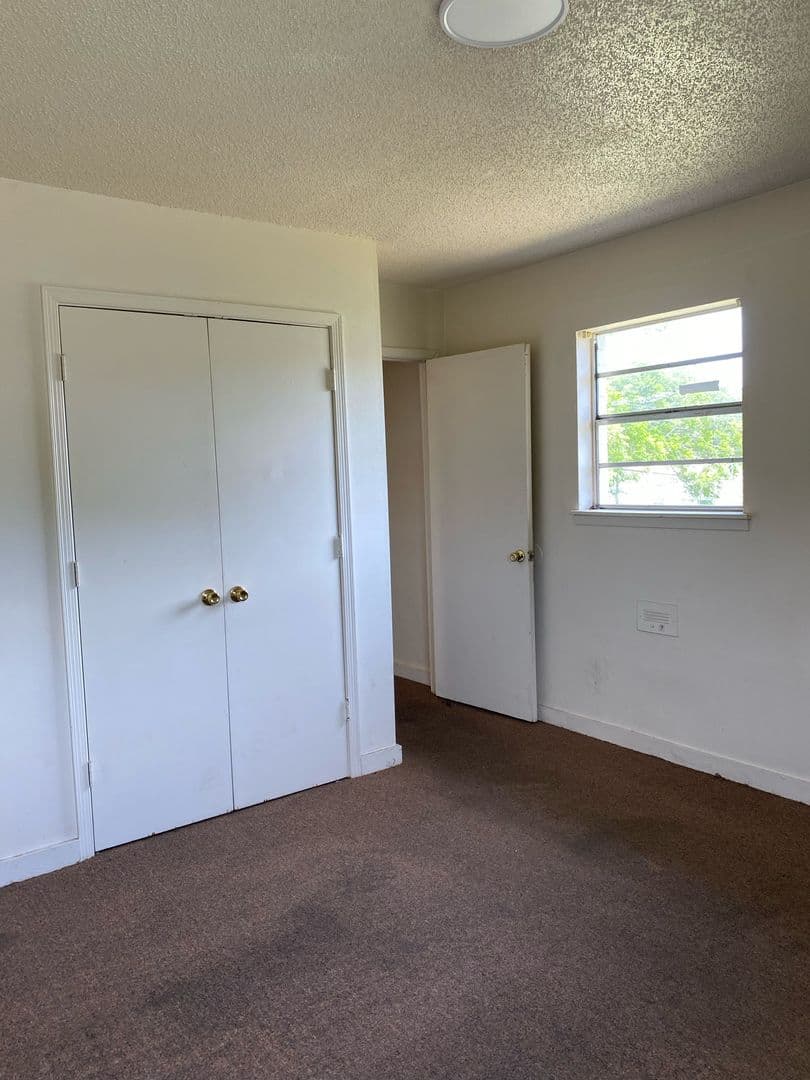 Monroeville Apartment: 530 Cecil Ln