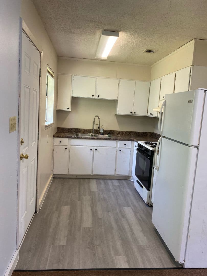 Monroeville Apartment: 530 Cecil Ln
