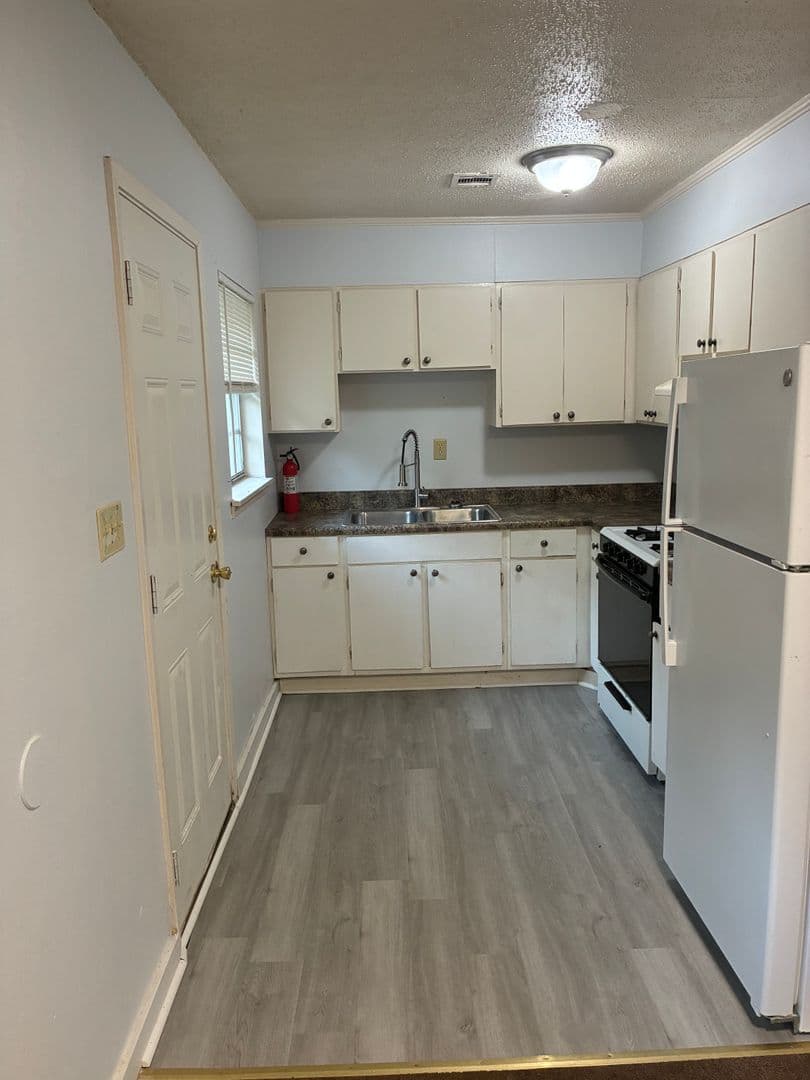 Monroeville Apartment: 530 Cecil Ln