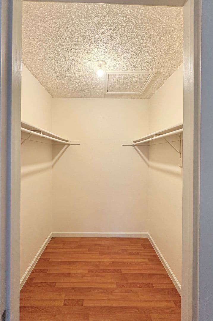 Dallas House: 8109 Skillman #2015