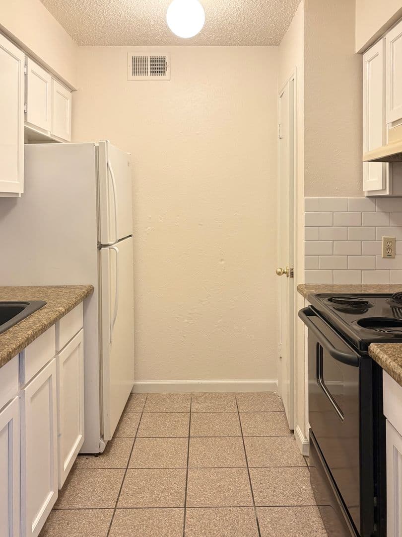 Dallas House: 8109 Skillman #2015